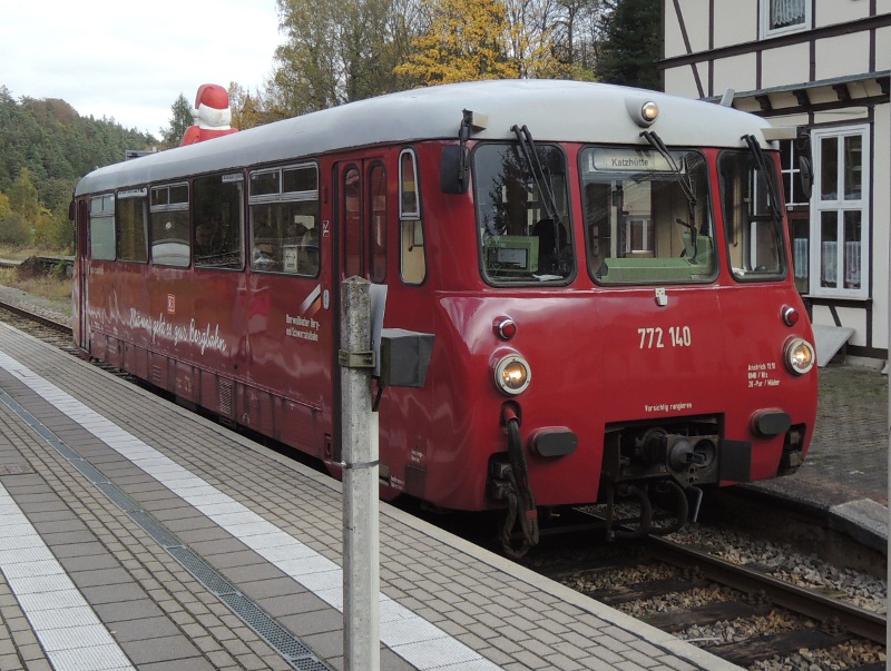 DR-Ferkeltaxi im Bahnhof Sitzendorf-Unterweißbach